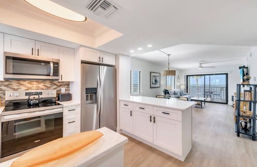Mid Island Condo | UPDATED 2B/2B BEACHFRONT CONDO SEASIDE 301