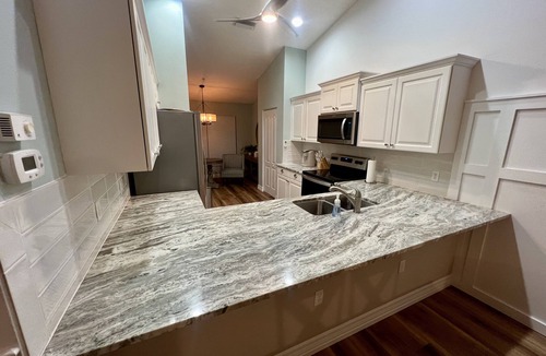 Sarasota Condo | Updated 2nd Floor Condo 12 miles from Siesta Key Beach