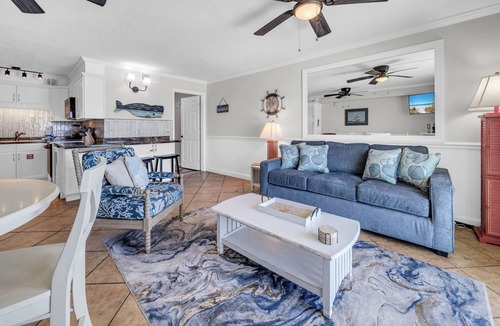 Panama City Beach Condo | ☀️Updated-Beach FRONT-Balcony-TWO Pools-TWO Hot Tubs-Tiki Bar-The Summit 818☀️