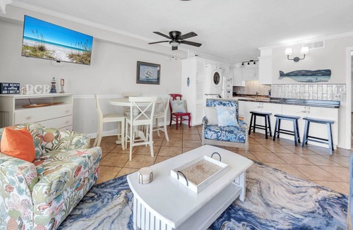 Panama City Beach Condo | ☀️Updated-Beach FRONT-Balcony-TWO Pools-TWO Hot Tubs-Tiki Bar-The Summit 818☀️