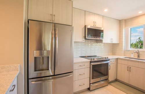 Bella Vista Condo | Updated Bella Vista Condo On Carlin Park -Walking Distance to Beach