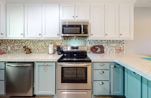 Mexico Beach House | Updated home across from beach with firepit, sunroom, & fast WiFi - snowbirds OK