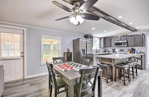 Manattee Road Cottage | Updated Home Near Manatee Springs State Park!