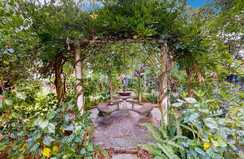San Marco House | Updated house with enclosed yard, patio, central AC, & washer/dryer