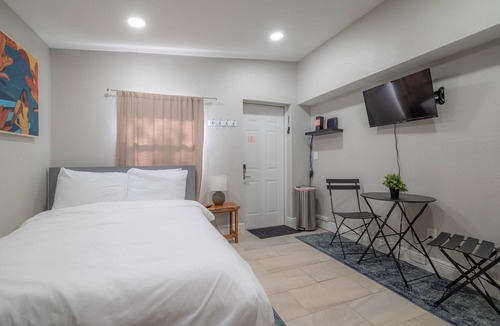 St. Petersburg Apartment | Updated St. Pete Studio at The Urban Standard 9