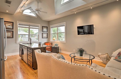 Historic Old Northeast Apartment | Updated St Petersburg Apt - Downtown Location