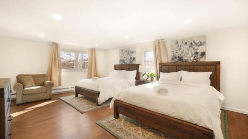 Valley Stream Apartment | Upgraded Haven with Free Parking! Close to the Airport!