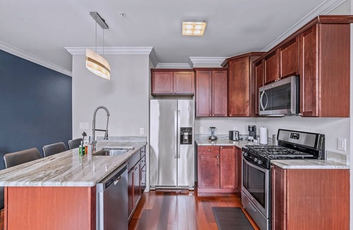 Olde Kensington Apartment | Upscale 2BD | NoLibs | Sleeps 4 | Fitness Center