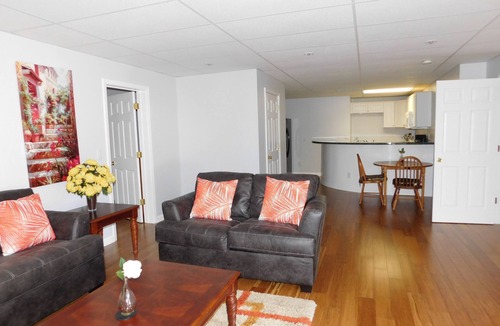 Smyrna House | Upscale area. Close to Braves & Mercedes-Benz Stadium.