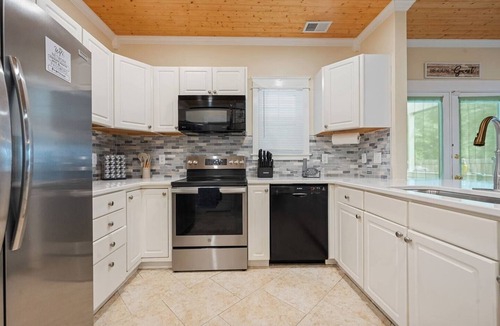 North Charleston House | Upscale Country Gem, Pool+Hot Tub, Games, Fire Pit