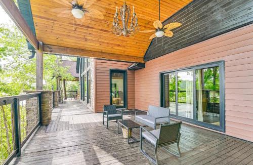Houston House | Upscale Getaway on Smith Lake w/Boat Dock