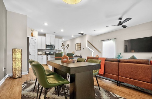 Berea House | Upscale Greenville Getaway. 10 Mins 2 Falls Park