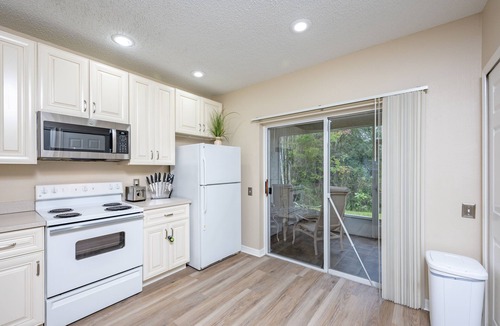 New Tampa House | Upscale Long Stay -KING Bed -POOL-Wifi -Tampa Palms -Moffitt -Gated -Pets OK-HK1