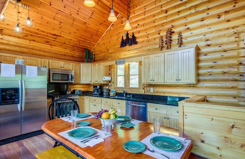Pittman Center Cabin | Upscale Mtn-View Smokies Cabin: Hot Tub & Fire Pit