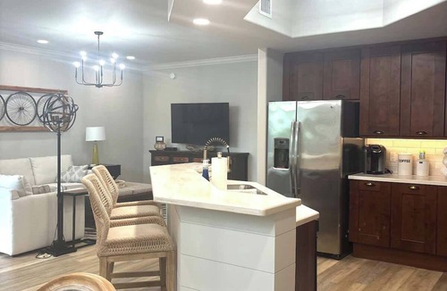 East Naples House | Upscale Resort Stay Close to 5th Ave & Beach