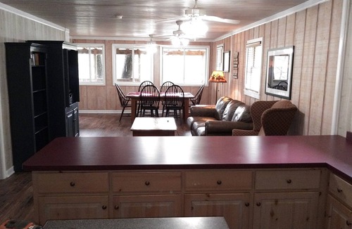 Long Creek Cottage | Upstate SC Lakehouse on Chattooga Belle Farm - Near Rafting!