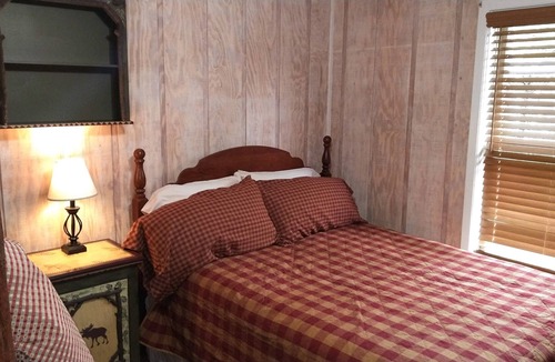 Long Creek Cottage | Upstate SC Lakehouse on Chattooga Belle Farm - Near Rafting!