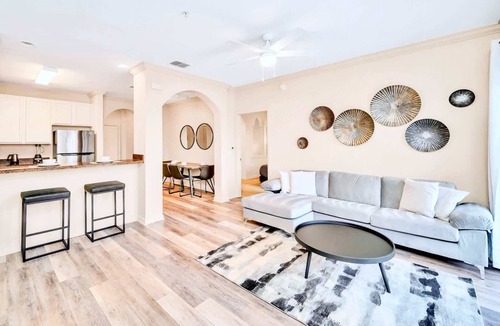 West Kissimmee Condo | Upstay 2BR Condo w Pool/Hot Tub—Near Disney