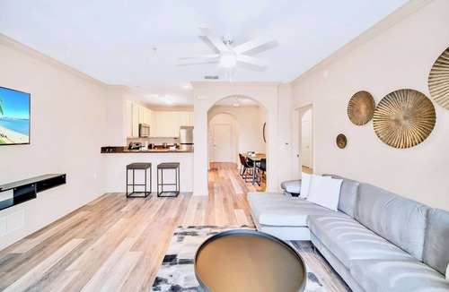 West Kissimmee Condo | Upstay 2BR Condo w Pool/Hot Tub—Near Disney