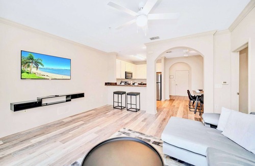 West Kissimmee Condo | Upstay 2BR Condo w Pool/Hot Tub—Near Disney