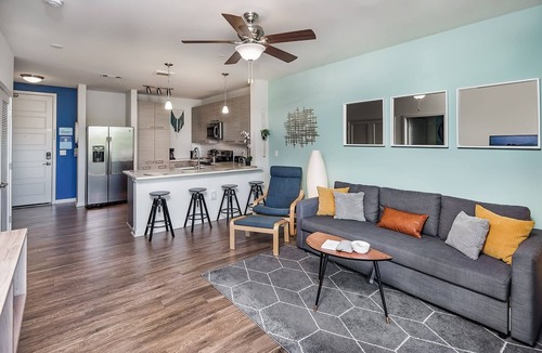 Fourth Ward Apartment | Uptown 4th Ward Upscale Apt Year-Round Pool