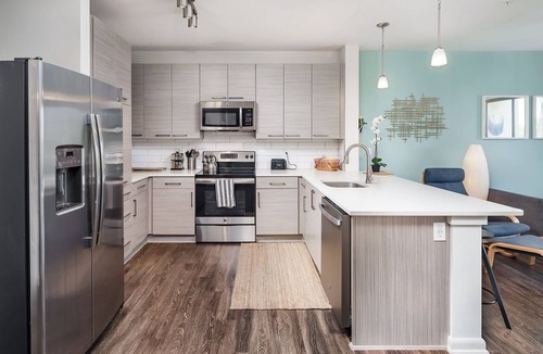 Fourth Ward Apartment | Uptown 4th Ward Upscale Apt Year-Round Pool