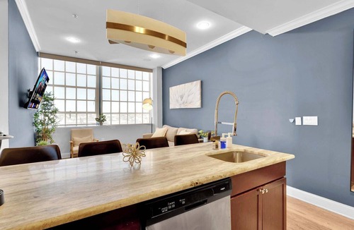 Olde Kensington Apartment | Urban 2BD | Near Independence Hall | 2Beds | Gym
