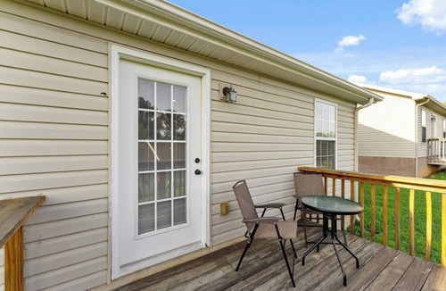 Knoxville House | Urban 2BR Retreat + Garage - 15 min to Downtown, UT Medical Center & Parkwest