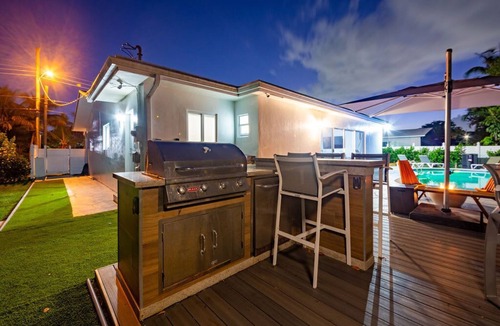 Ojus Villa | Urban Design Villa w/Backyard+BBQ+Fire Pit+Heated Pool