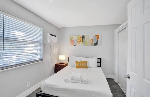Poinciana Park Apartment | Urban Escape: Beachy 1BR in the heart of Fort Lauderdale