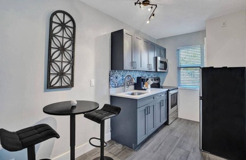 Poinciana Park Apartment | Urban Escape: Beachy 1BR in the heart of Fort Lauderdale