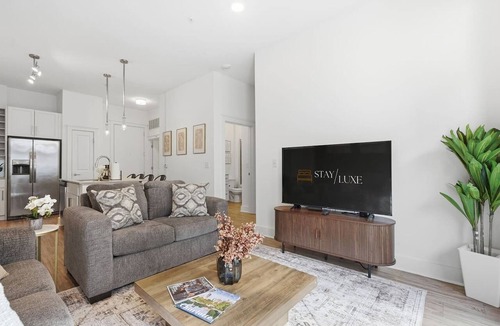 Second Ward Apartment | Urban Escape - Free Parking, Pool, Gym