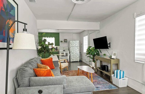 Kenwood Apartment | Urban Studio w/Free Parking & Walkable Location