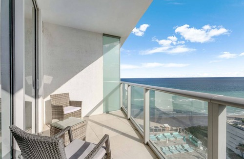 Hollywood South Central Beach Apartment | 108 m² Apartment ∙ 2 bedrooms ∙ 6 guests