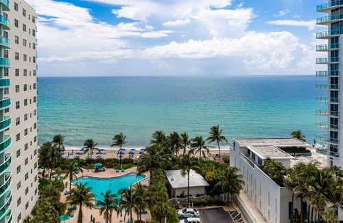 Hollywood South Central Beach Condo | 127 m² Condo ∙ 2 bedrooms ∙ 6 guests