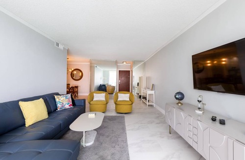 Hollywood South Central Beach Condo | 127 m² Condo ∙ 2 bedrooms ∙ 6 guests