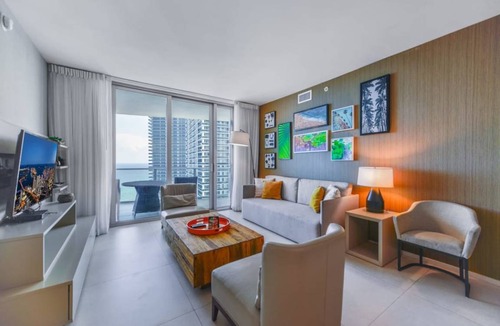 Hollywood South Central Beach Apartment | 108 m² Apartment ∙ 2 bedrooms ∙ 6 guests