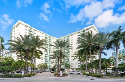 Hollywood South Central Beach Condo | 81 m² Condo ∙ 2 bedrooms ∙ 6 guests