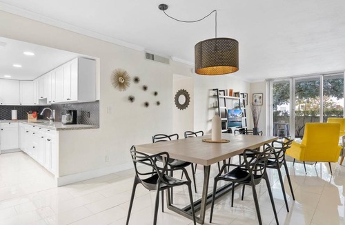 Hollywood South Central Beach Condo | 81 m² Condo ∙ 2 bedrooms ∙ 6 guests