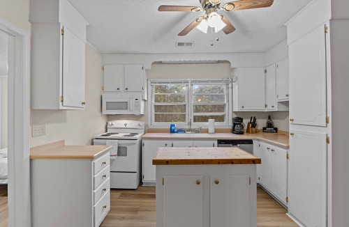 Columbia House | USC & Downtown Gem: Modern Family Home!