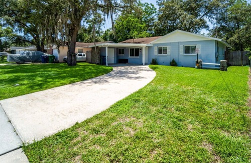 University House | USF Hideaway – Steps from USF & Moffitt, Pet-Friendly 3BR Home with Backyard