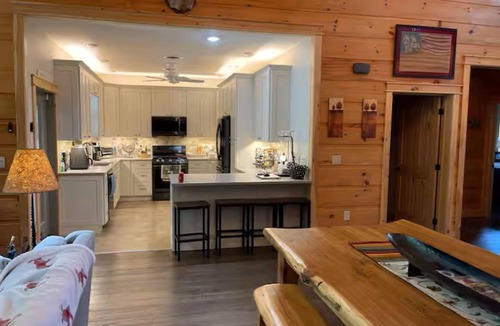 Cosby Ski Chalet | UTVJeepTrailGatlinbrgEVchargKidPlayelectricJeep24v