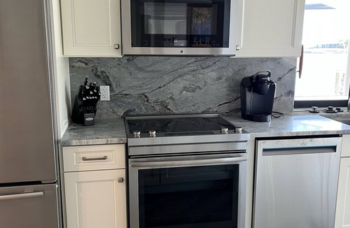 Punta Gorda House | Vacation Paradise ! Relax in the Sunshine! Waterfront ! Mins to downtown.