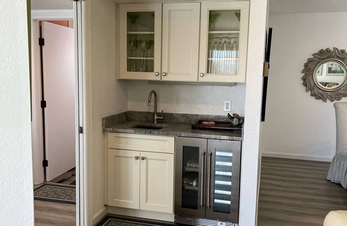 Punta Gorda House | Vacation Paradise ! Relax in the Sunshine! Waterfront ! Mins to downtown.