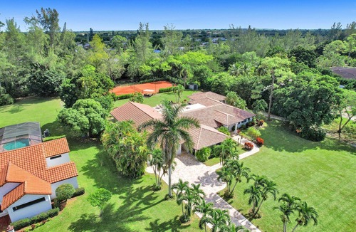Survey Creek House | Vacation Tennis House with Euro Red Clay Tennis Court! Discounted Summer Rates!