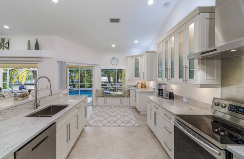 Pelican Villa | Vacation Villa - Cape Coral - Canal - Pool - Spa - Southern Exposure