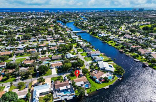 Tropic Palms House | VacationSunwind Delray home! Water Front Pool Dock near Beach