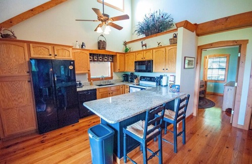 Blairsville Cabin | Valley View - Hot Tub - Fire Pit