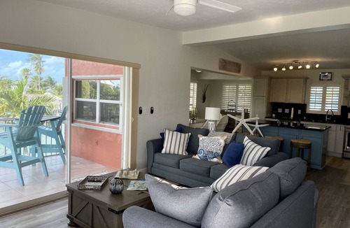 Venetian Shores House | Venetian Shores Home -DOCK remodeled 3/3 POOL/Hot Tub! Deep water Dockage