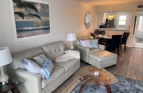 Plantation Condo | Venice Condo w/Full Country Club Membership